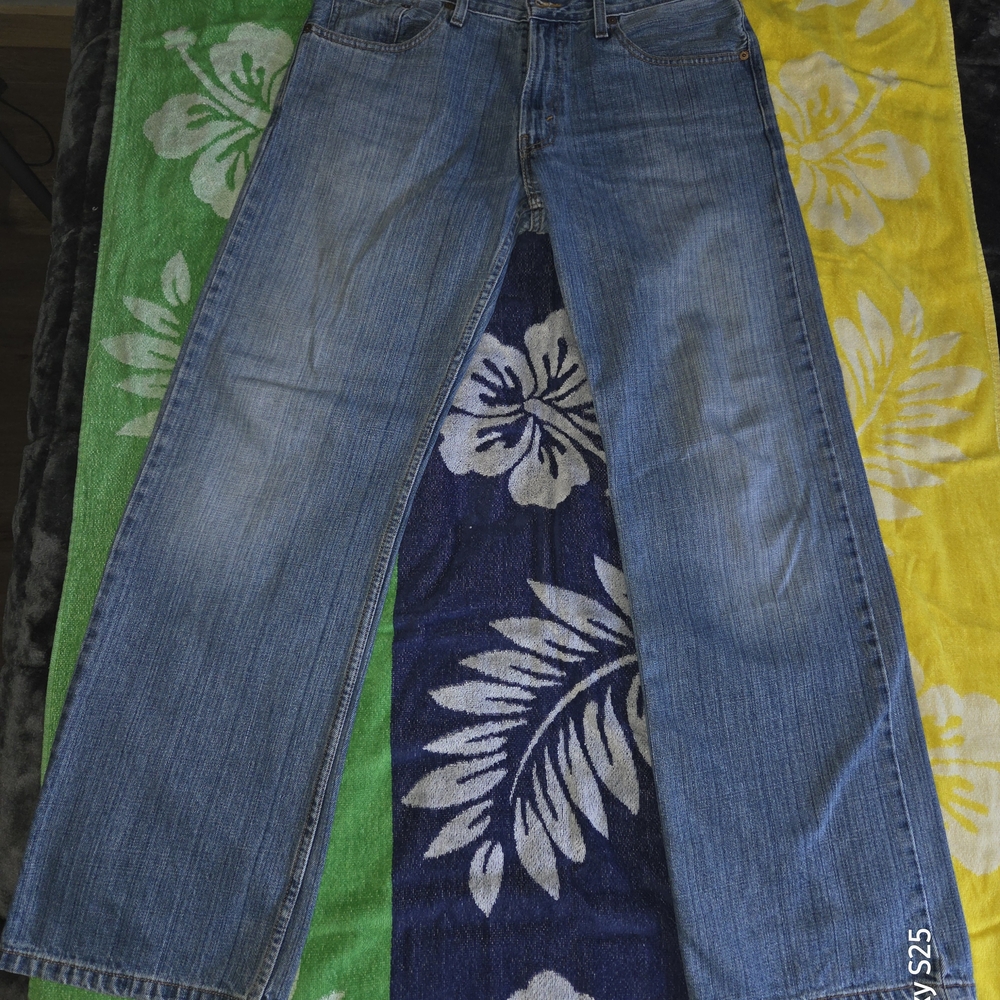 Levis 529